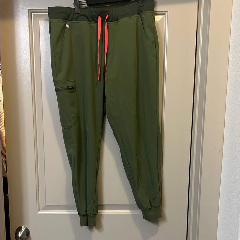 Figs Olive Green Women's Zamora scrub pants